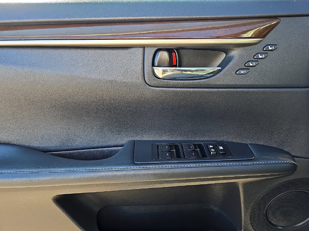 Used 2014 Lexus ES 350 w/ Luxury Package FWD image 13