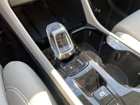 Certified 2026 Volvo XC40 B5 Plus AWD/4WD image 19