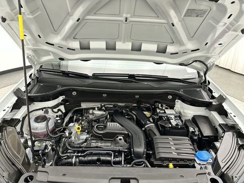 Certified 2025 Volkswagen Taos SE image 25