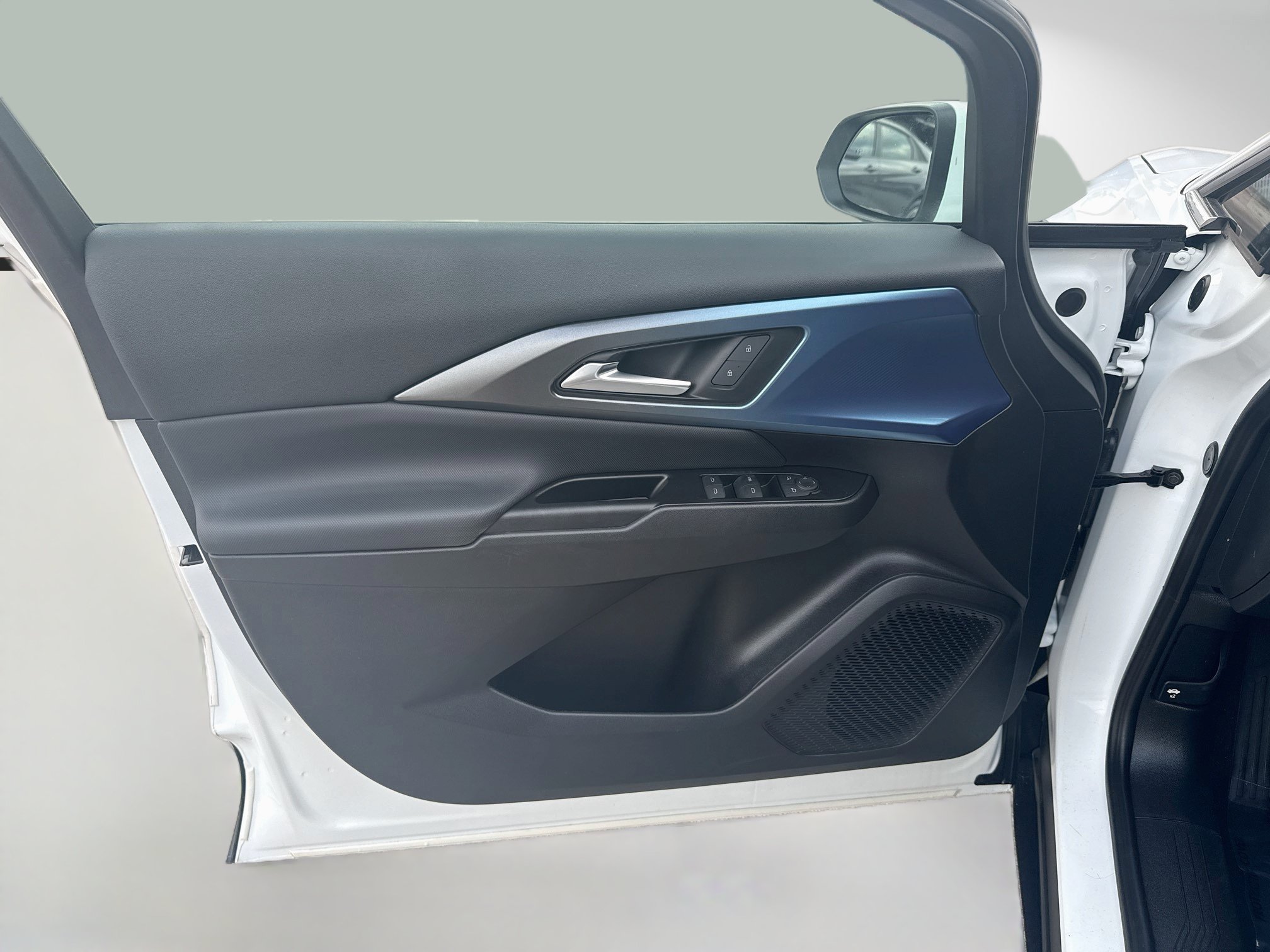 Used 2024 Chevrolet Equinox EV LT FWD image 20