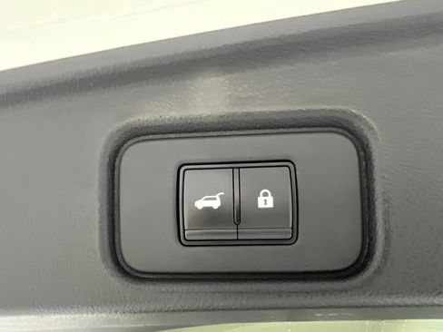 Used 2023 Nissan Pathfinder SL w/ SL Premium Package AWD/4WD image 32