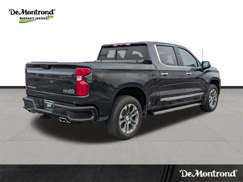Used 2022 Chevrolet Silverado 1500 High Country w/ Z71 Off-Road Package image 5