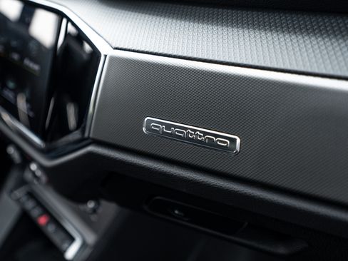 New 2025 Audi Q3 2.0T Premium w/ Convenience Package AWD/4WD image 13