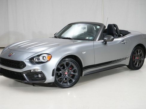 Used 2017 FIAT 124 Spider Abarth image 1