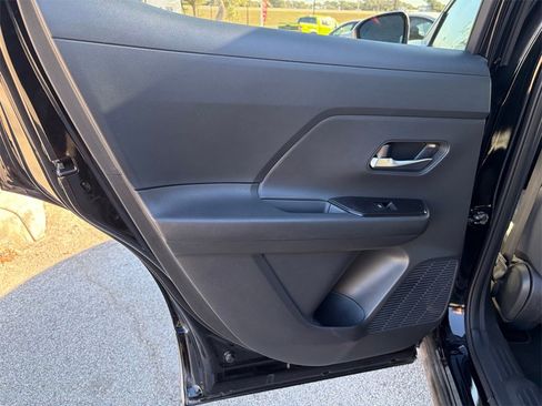 Certified 2025 Nissan Kicks SV image 24