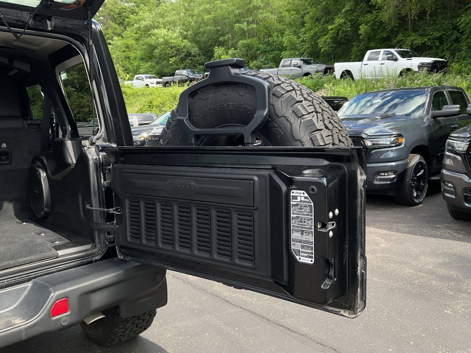 Used 2024 Jeep Wrangler Unlimited Rubicon AWD/4WD image 27