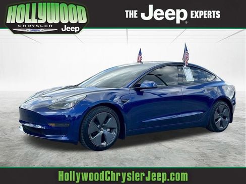 Used 2023 Tesla Model 3 Standard Range image 1