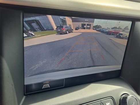 Used 2023 GMC Acadia SLT AWD/4WD image 22