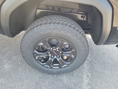 New 2025 GMC Canyon Elevation w/ Convenience Package image 8