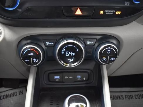 Used 2023 Hyundai Venue Limited FWD image 34