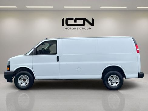 Used 2021 Chevrolet Express 2500 w/ Driver Convenience Package RWD image 2