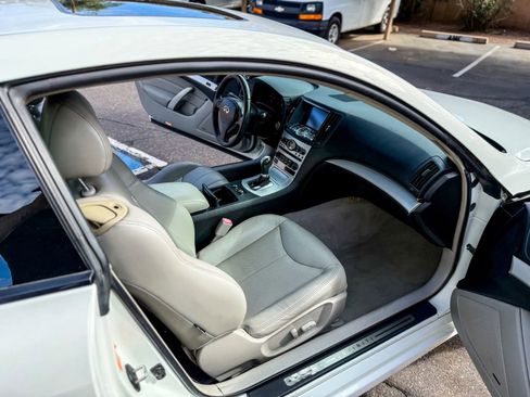Used 2009 INFINITI G37 x Coupe w/ Premium Pkg image 8
