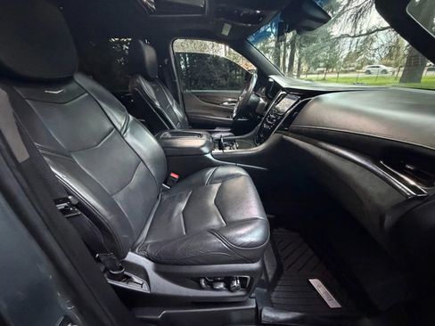 Used 2018 Cadillac Escalade ESV Platinum image 9
