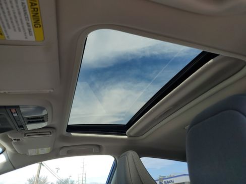 Used 2025 Subaru Crosstrek 2.0i Premium image 14