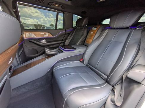 Used 2023 Mercedes-Benz Maybach GLS 600 4MATIC image 12