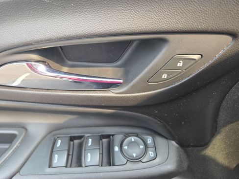 Used 2018 Chevrolet Equinox LT w/ Sun & Infotainment Package AWD/4WD image 11
