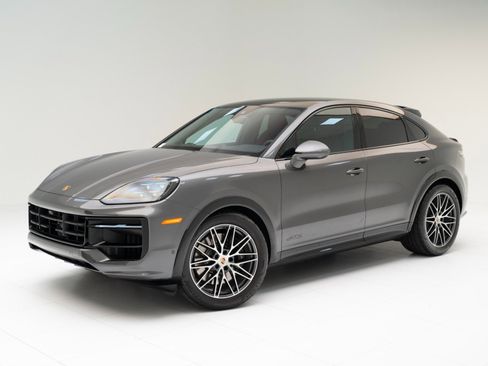 Used 2025 Porsche Cayenne GTS image 1