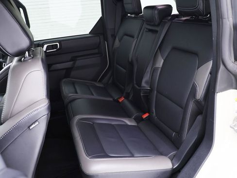 Used 2025 Ford Bronco Outer Banks image 12