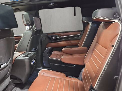 Used 2023 GMC Yukon XL Denali Ultimate w/ LPO, Floor Liner Package AWD/4WD image 21