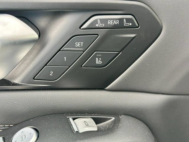Used 2025 BMW X7 xDrive40i AWD/4WD image 27