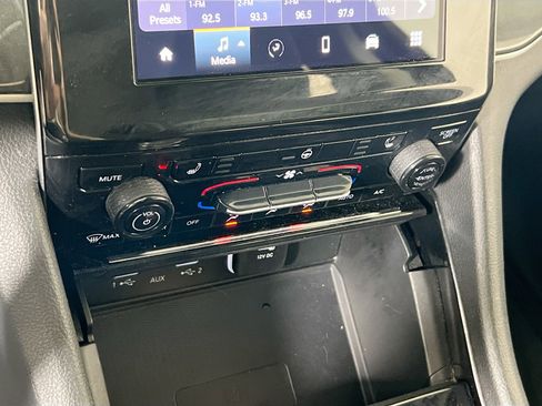 Used 2023 Jeep Grand Cherokee Laredo w/ Luxury Tech Group I AWD/4WD image 15