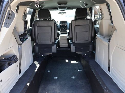 Used 2018 Dodge Grand Caravan SXT FWD image 4