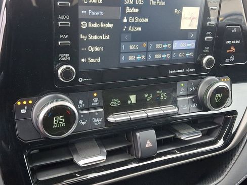 Used 2020 Toyota Highlander XLE image 17