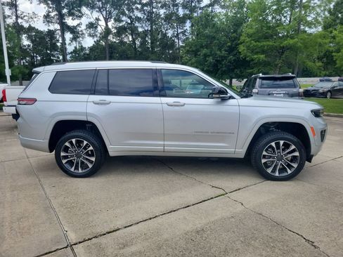 Used 2023 Jeep Grand Cherokee L Overland AWD/4WD image 8