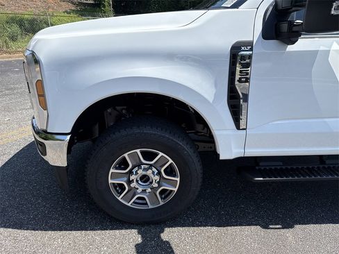 Used 2025 Ford F350 XLT w/ 360-Degree Camera Package image 11
