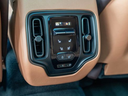 Used 2021 Aston Martin DBX image 33