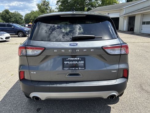 Used 2022 Ford Escape SE FWD image 4