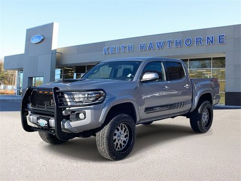 Used 2021 Toyota Tacoma TRD Sport w/ Technology Package image 3