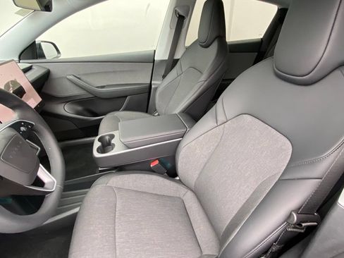 Used 2026 Tesla Model Y AWD image 6