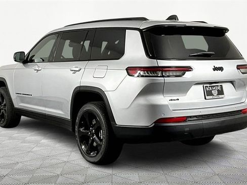 New 2025 Jeep Grand Cherokee L Altitude image 4
