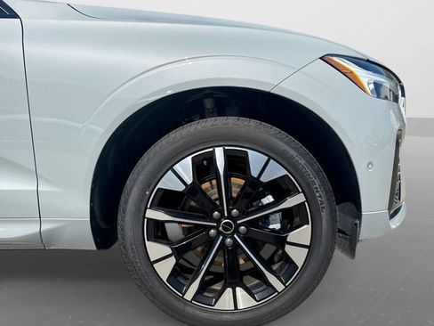 Certified 2026 Volvo XC60 B5 Plus AWD/4WD image 22