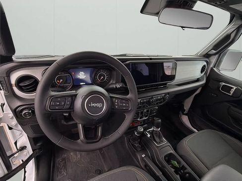 Used 2025 Jeep Gladiator Sport AWD/4WD image 9