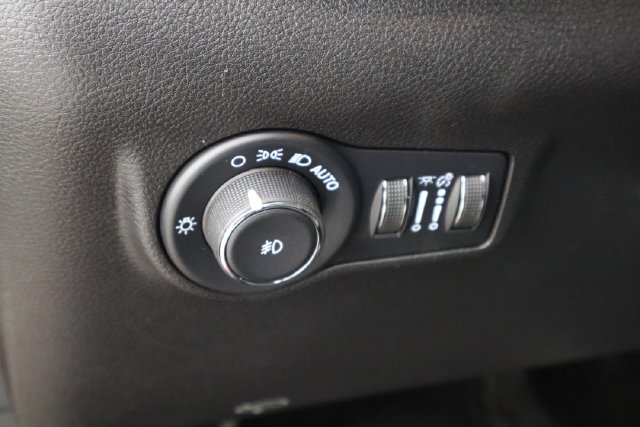 Used 2023 Jeep Compass Limited AWD/4WD image 20