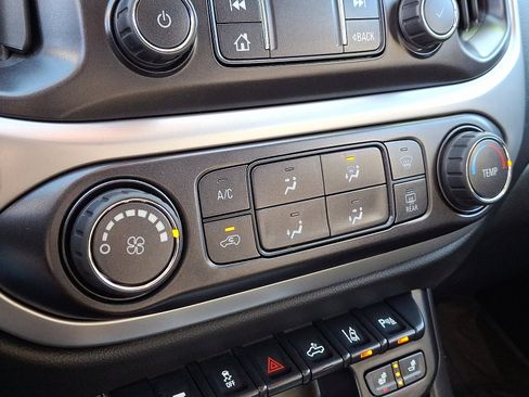 Used 2021 Chevrolet Colorado LT w/ Safety Package image 16