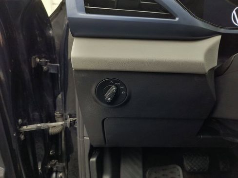 Used 2022 Volkswagen Taos SE image 16