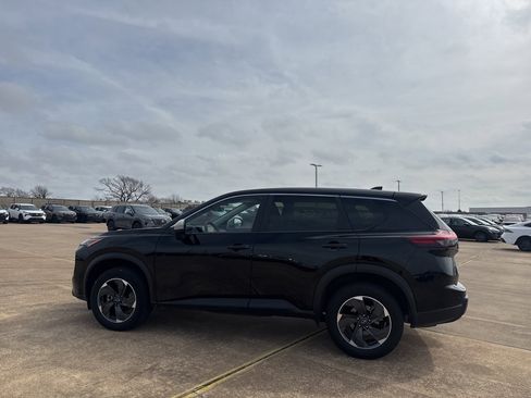 Certified 2025 Nissan Rogue SV image 16