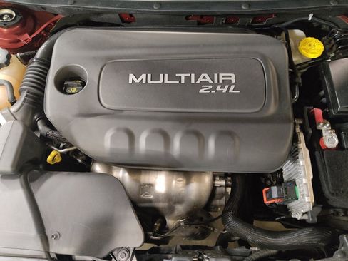 Used 2015 Jeep Cherokee Sport FWD image 30