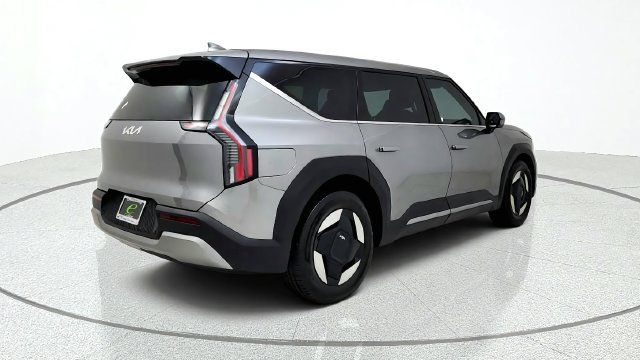 Used 2024 Kia EV9 Light Long Range RWD image 9