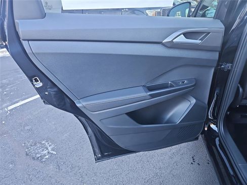 New 2026 Volkswagen Taos SE image 24