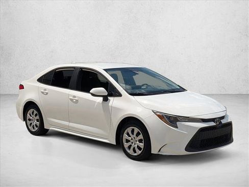 Used 2022 Toyota Corolla LE image 3