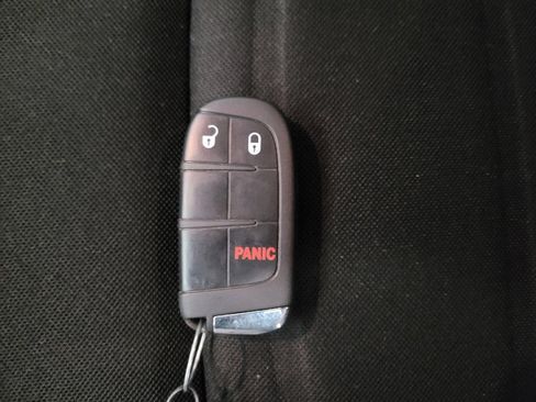 Used 2020 Jeep Renegade Latitude AWD/4WD image 32