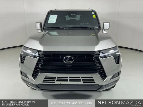 Used 2025 Lexus GX 550 w/ Accessory Package (2T) AWD/4WD image 3