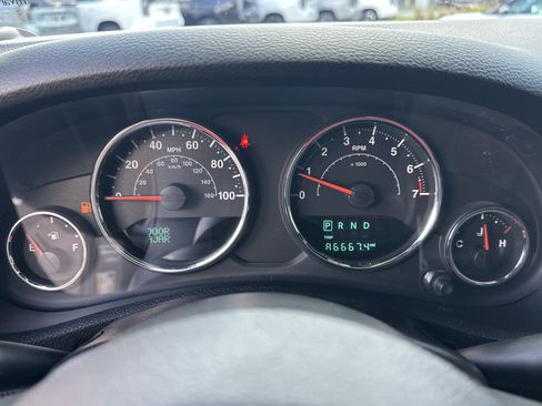 Used 2016 Jeep Wrangler Unlimited Rubicon w/ Dual Top Group AWD/4WD image 27