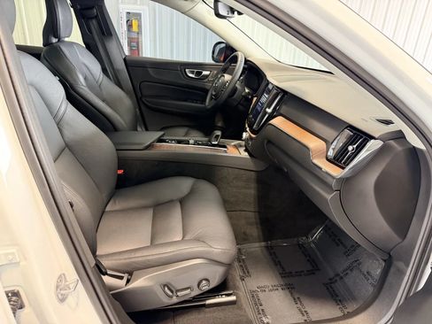 Used 2024 Volvo XC60 B5 Plus AWD/4WD image 24