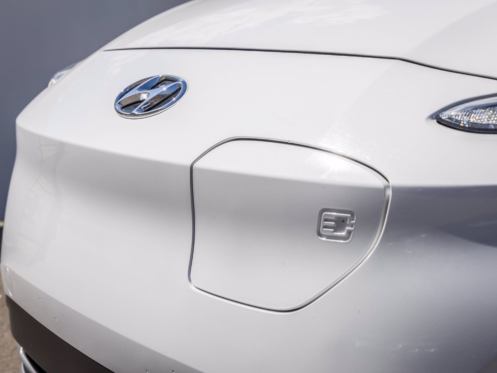 Used 2023 Hyundai Kona Limited FWD image 3