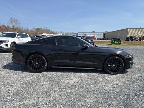 Used 2018 Ford Mustang Coupe RWD image 6